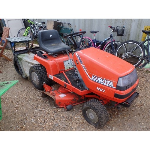 388 - KUBOTA RIDE-ON LAWNMOWER. OHVT1400. WITH GRASS COLLECTION BOX.