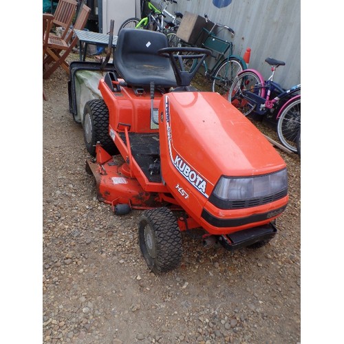 388 - KUBOTA RIDE-ON LAWNMOWER. OHVT1400. WITH GRASS COLLECTION BOX.