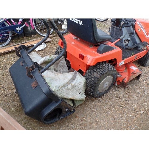 388 - KUBOTA RIDE-ON LAWNMOWER. OHVT1400. WITH GRASS COLLECTION BOX.