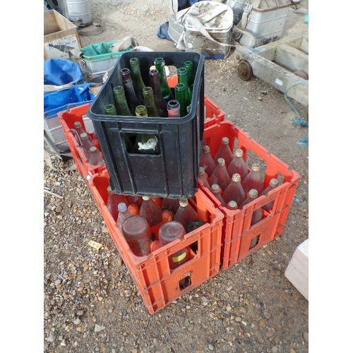 408 - 4 X UNIGATE SOFT DRINK CRATES, WITH SCREW-TOP BOTTLES. 1 IS CC, FULL OF EMPTY WINE BOTTLES.