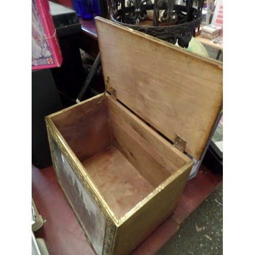 486 - BRASS COALBOX. WOOD-LINED. MIRRORED PICTURE FRONT OF A COTTAGE SCENE.