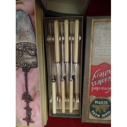 488 - 2 X VINTAGE BOXED KNIFE SETS. BUTLERS AND SCOTIA. ALSO WOODEN KNIFE TRAY WITH KNIVES, AND A DUTCH SI... 