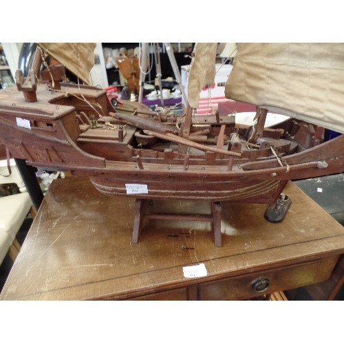 498 - WOODEN SCRATCHBUILT CHINESE JUNK SHIP. ON WOODEN STAND. 60CM L