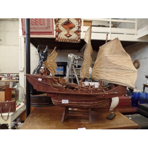 498 - WOODEN SCRATCHBUILT CHINESE JUNK SHIP. ON WOODEN STAND. 60CM L