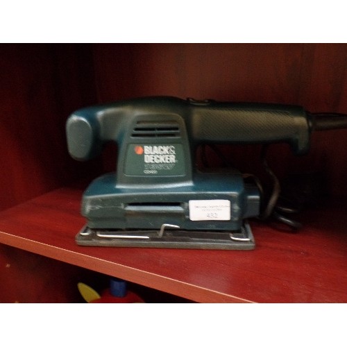 716 - BLACK & DECKER CD400 ELECTRIC SANDER. 135W