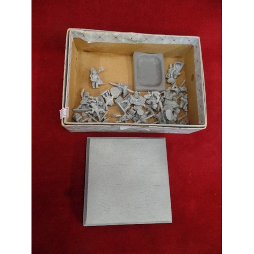 542 - BOX OF WARHAMMER/FANTASY STYLE METAL FIGURES. AND WOODEN PLINTH.