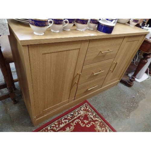 609 - CONTEMPORARY BEECH EFFECT 3 DRAWER/ 2 DOOR SIDEBOARD, WITH DAMAGE TO LEFT HAND SIDE.