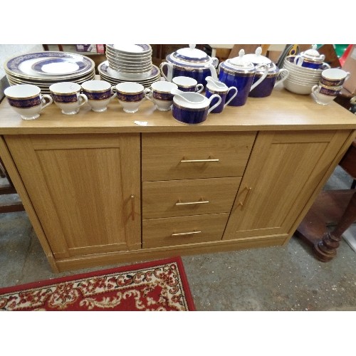 609 - CONTEMPORARY BEECH EFFECT 3 DRAWER/ 2 DOOR SIDEBOARD, WITH DAMAGE TO LEFT HAND SIDE.