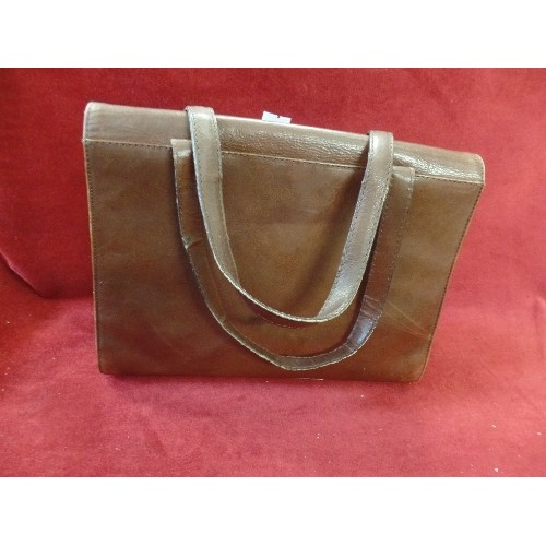 619 - MADE IN ITALY. BROWN LEATHER HANDBAG.