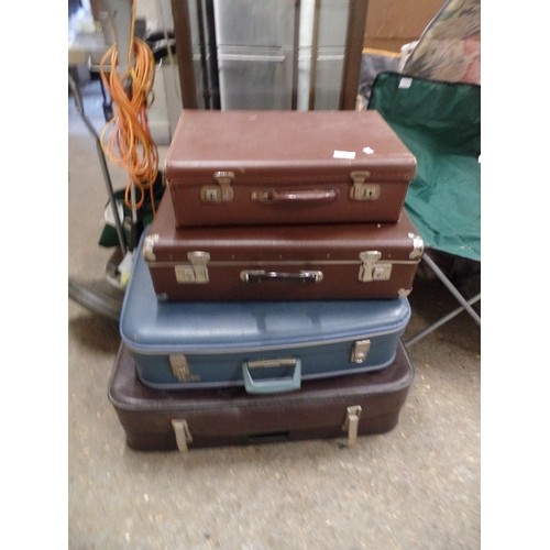 669 - 4 X VINTAGE SUITCASES.