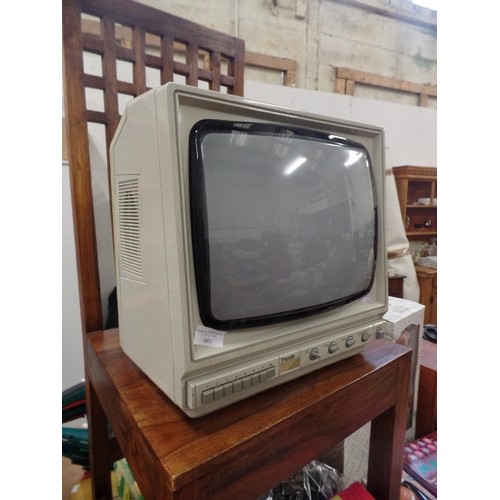 681 - RETRO TRIUMPH CTV8209 TELEVISION.