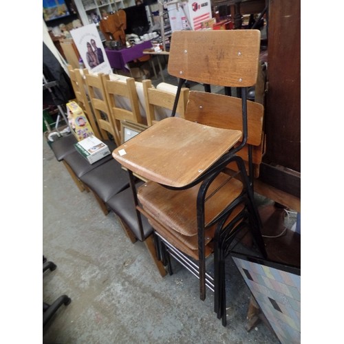 662 - SET OF 4 METAL FRAMED PLYWOOD SCHOOL CHAIRS.