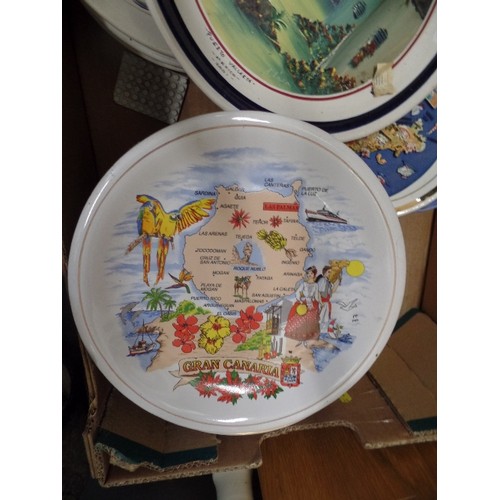 655 - QUANTITY OF SOUVENIR HOLIDAY PLATES FROM MANY COUNTRIES. INC VENEZUELA, IBIZA, TURKEY, MEXICO ETC ET... 