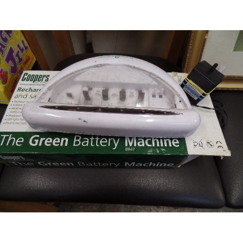 660 - THE GREEN BATTERY MACHINE 8947. RECHARGE ORDINARY BATTERIES & SAVE £££'S. COOPERS OF STORTFORD. BOXE... 