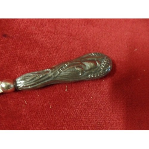 31 - SILVER HALLMARKED HANDLED SHOE HORN