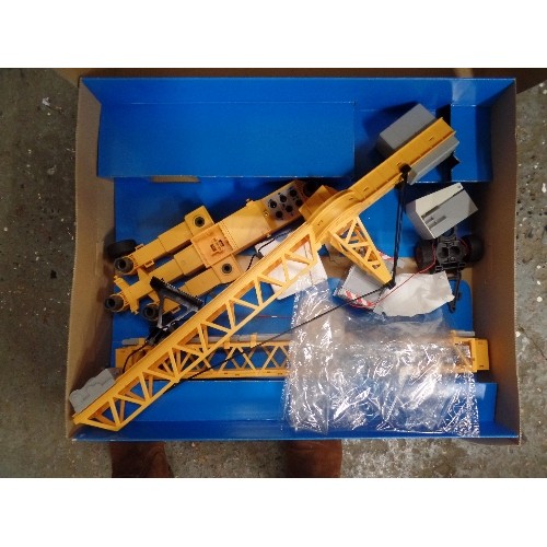 294 - LARGE PLAYMOBIL CONSTRUCTION SITE CRANE. ORIGINAL BOX. AGE 5 PLUS.