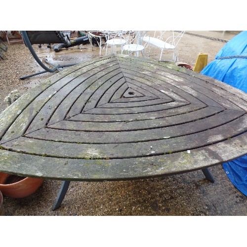 300 - LARGE & UNUSUAL 'REULEAUX TRIANGLE' SHAPED, WOODEN GARDEN TABLE WITH POWDER COATED METAL BASE/FRAME.... 