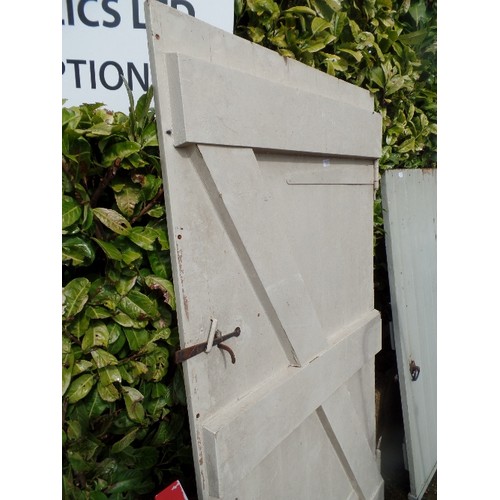 329 - PAINTED TONGUE AND GROOVE BRACE DOOR. APPROX 187 X 96CM