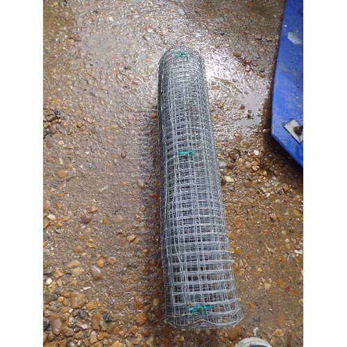 396 - SMALL QUANTITY OF GALVANISED MESH.