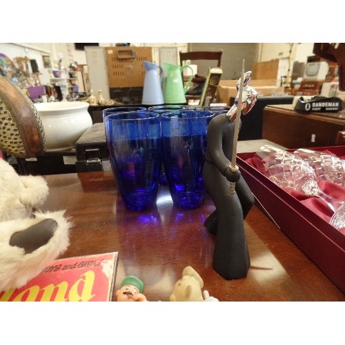 476 - TABLE-TOP OF MIXED ITEMS. SET OF 5 BLUE GLASS TUMBLERS, LEONARDO COLLECTION SAMURAI, 2 X VINTAGE DIS... 