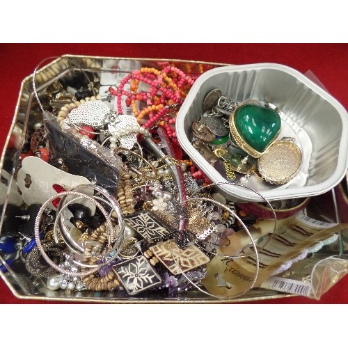 565 - BOX OF COSTUME JEWELLERY. COIN CHARM BRACELET, GREEN HEART PILLBOX, ROSE QUARTZ PENDANT ETC.