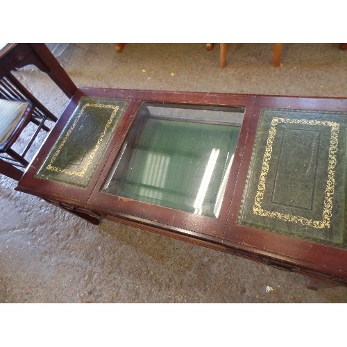 601 - MAHOGANY, GREEN LEATHER AND GLASS DISPLAY COFFEE TABLE. GREEN BAIZE LINED.