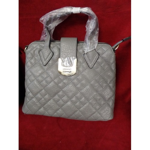 633 - 2 X BRAND-NEW VD STAR HANDBAGS, IN GREY AND BLACK.