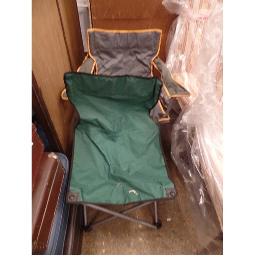 670 - 2 X FOLDING CAMPING/FISHING CHAIRS.