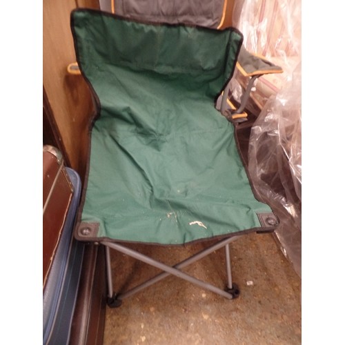 670 - 2 X FOLDING CAMPING/FISHING CHAIRS.