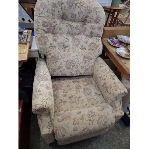 723 - LAZYBOY RECLINING ARMCHAIR. FLORAL DRALON.