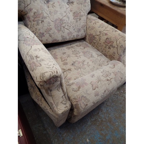 723 - LAZYBOY RECLINING ARMCHAIR. FLORAL DRALON.