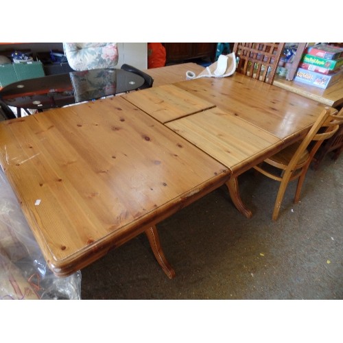 677 - LARGE PINE RECTANGULAR EXTENDING DINING TABLE.