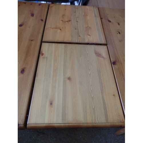 677 - LARGE PINE RECTANGULAR EXTENDING DINING TABLE.