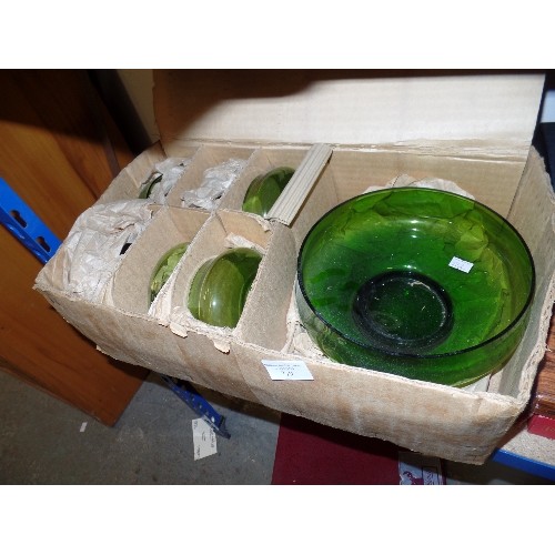 779 - RETRO GREEN GLASS BOWL SET IN ORIGINAL BOX