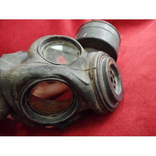 551 - MILITARY W&G 1943 GAS MASK, WITH CROWS FOOT MARK.