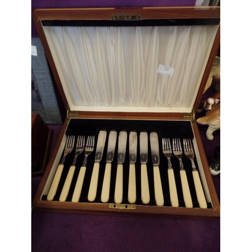 114 - VINTAGE FISH CUTLERY SET IN DECO-STYLE WOODEN CANTEEN. EPNS BLADES.