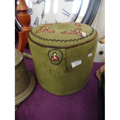 109 - SMALL HANDMADE FOOTSTOOL/POUFFE MADE IN THE REPUBLIC OF IRELAND BY CARRAIG DON. IN OLIVE GREEN WOOL ... 