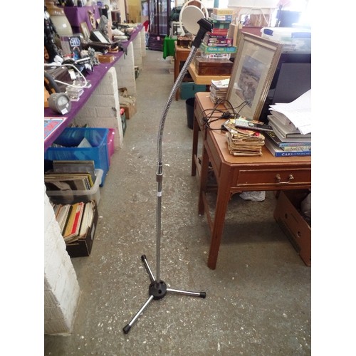 172 - CHROME MICROPHONE STAND WITH FLEXI TOP.