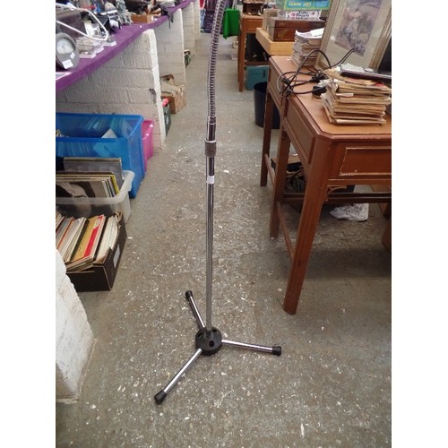 172 - CHROME MICROPHONE STAND WITH FLEXI TOP.