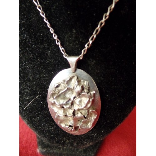 13 - SOLID SILVER ROSE PENDANT ON SILVER CHAIN WEIGHT 10.5 GR