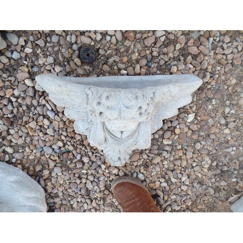 415 - CHERUB FACE-WALL MOUNTED GARDEN PLAQUE.