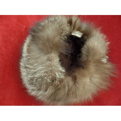 74 - LOVELY VINTAGE FOX FUR HAT. WARWICK HOUSE OF MALVERN.