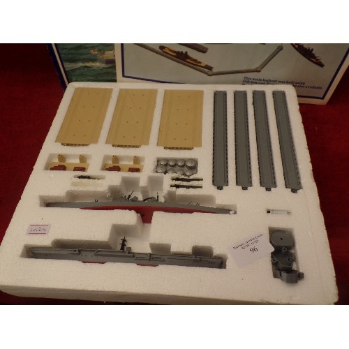 96 - HORNBY DIE-CAST NAVAL HARBOUR SET. MINIC SHIPS, SCALE 1:1200. CONTAINS BUILD YOUR OWN HARBOUR COMPON... 