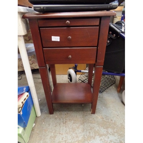 168 - DARK WOOD BEDSIDE TABLE. 2 DRAWERS, AND A PULL-OUT DRINK TRAY.