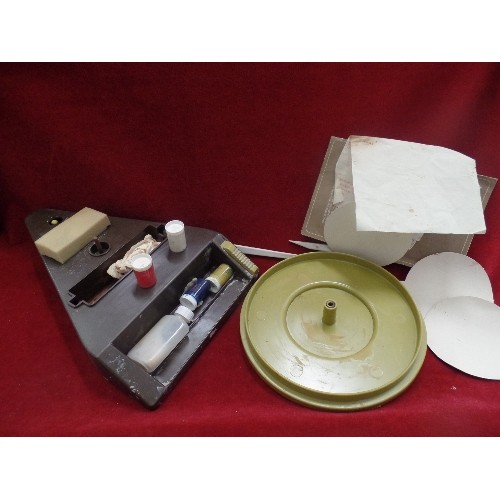 80 - CHILDRENS RETRO-VINTAGE 'THE POTTERS WHEEL' AND 'THE ARTISTS WHEEL' IN ORIGINAL BOXES.