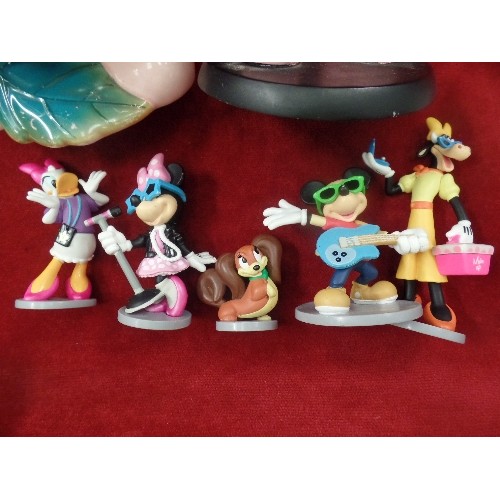 134 - DISNEY THEMED LOT. INC PIGLET MONEY BOX AND FIGURE, ITEMS AND FIGURES FROM ALADDIN, LITTLE MERMAID, ... 