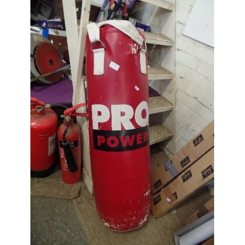 156 - LARGE PRO-POWER PUNCH BAG. RED.