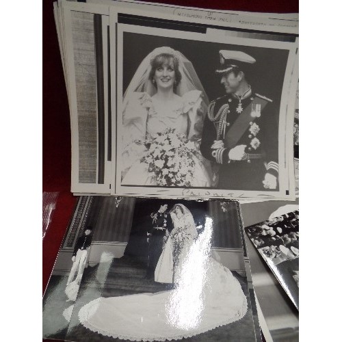 130 - OFFICIAL PRESS PHOTOGRAPHS. CHARLES AND DIANA WEDDING. MOSTLY BLACK AND WHITE. TOGETHER WITH PRINCES... 