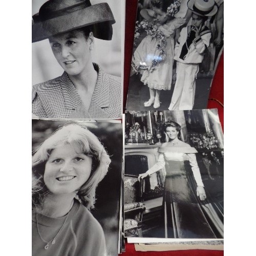 150 - QUANTITY OF OFFICIAL PRESS PHOTOGRAPHS. MAINLY PRINCE ANDREW AND FERGIE. DETAILED DESCRIPTIONS ON TH... 