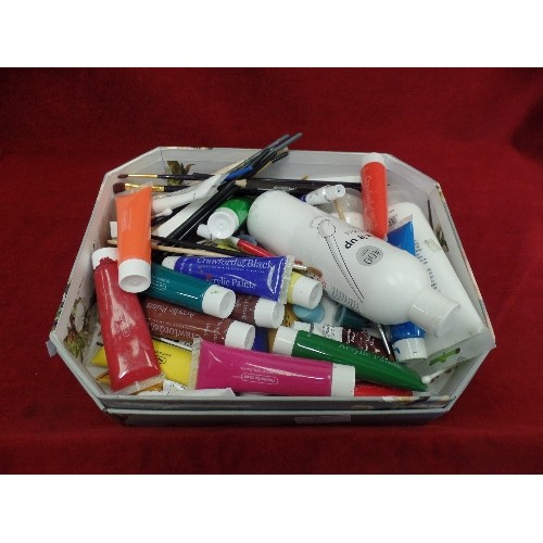 241 - ARTISTS LOT. BOX OF ACRYLIC PAINTS, BRUSHES, PENCILS ETC